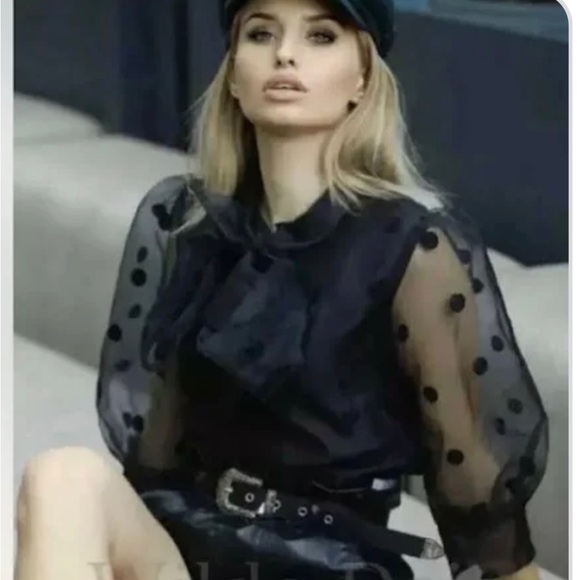 Zara sheer poof short sleeve polka-dot blouse with toe/bow. Black XS - Picture 3 of 8